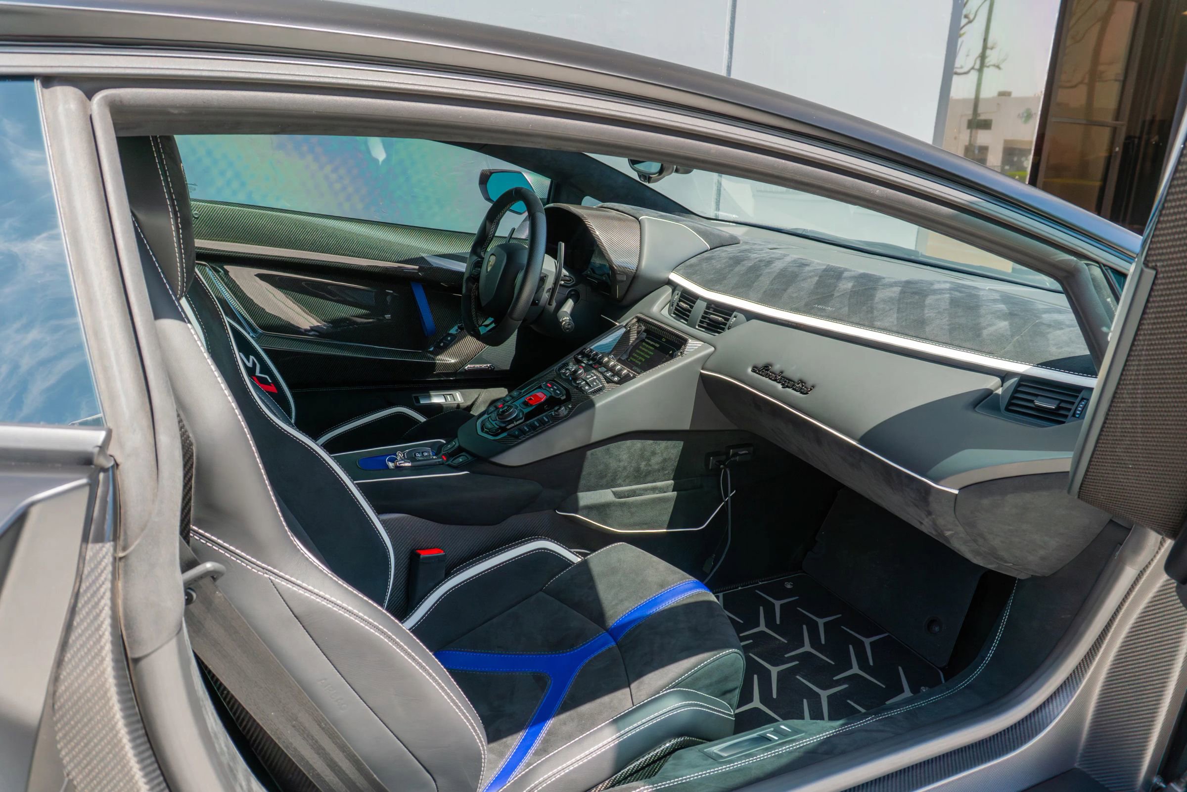 Used 2019 Lamborghini Aventador SVJ AWD/4WD image 60