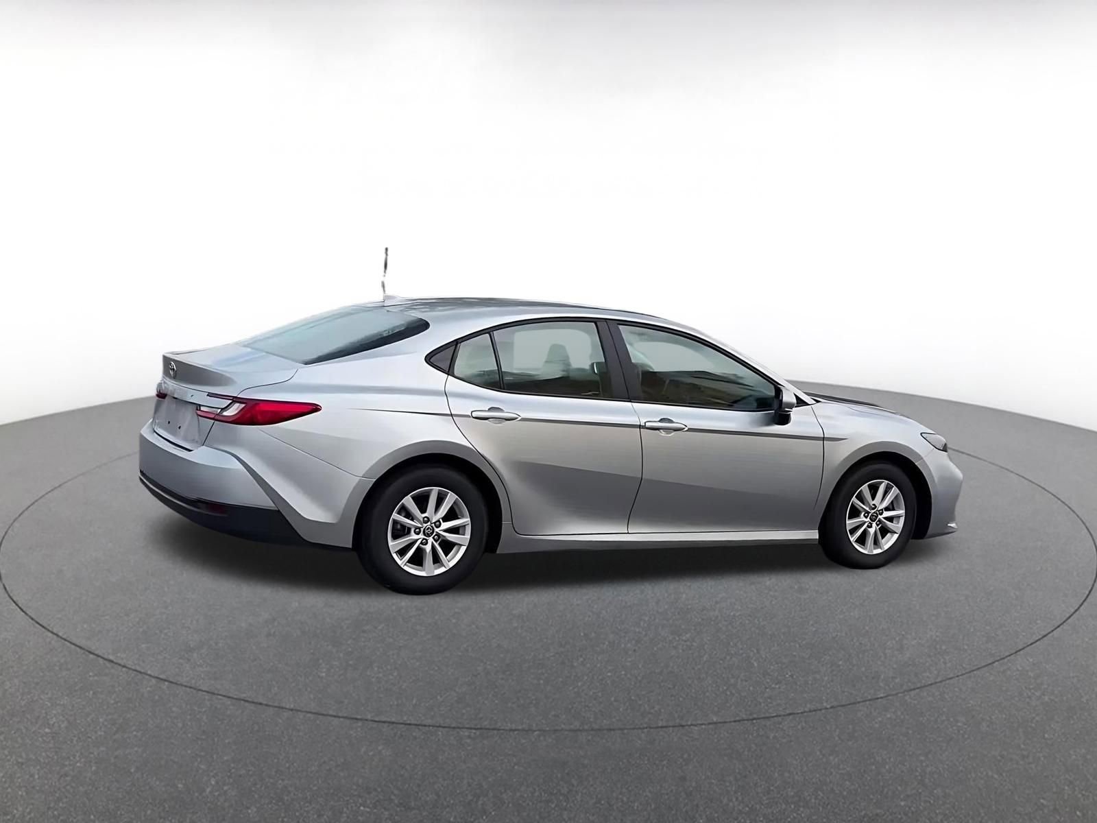 Used 2025 Toyota Camry LE image 15