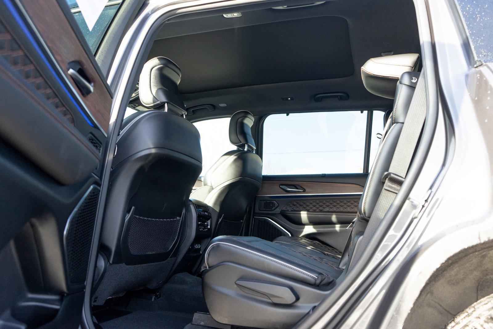 Used 2023 Jeep Grand Cherokee L Summit w/ Advanced Protech Group IV image 28