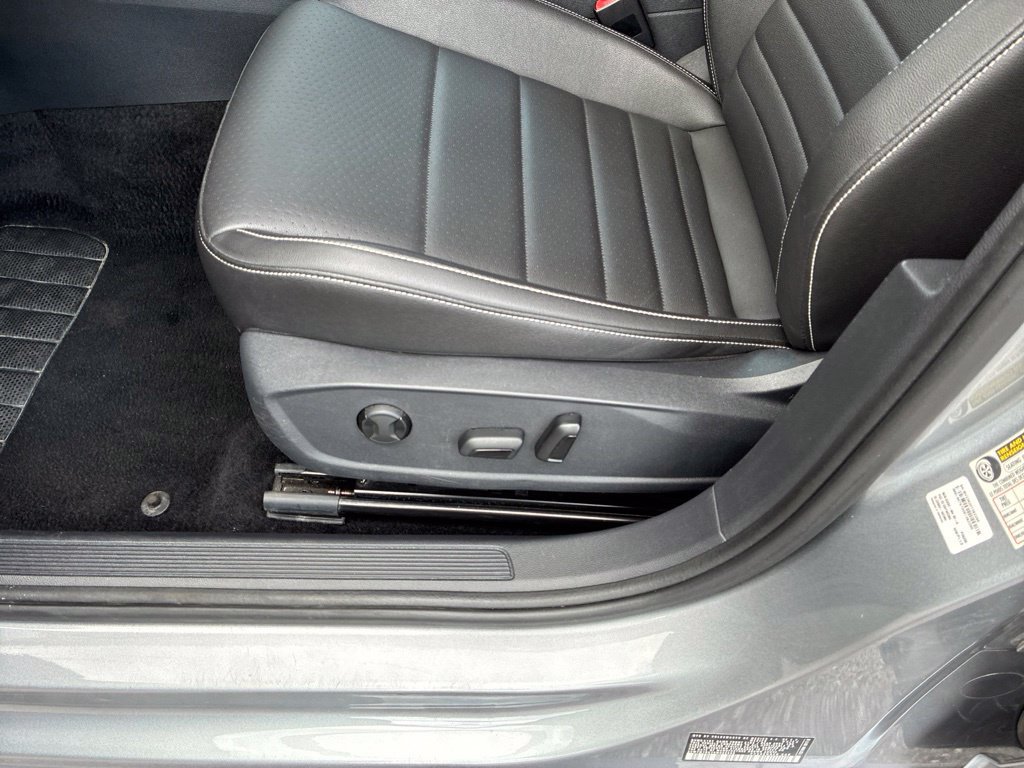 Used 2024 Volkswagen Jetta SE FWD image 17