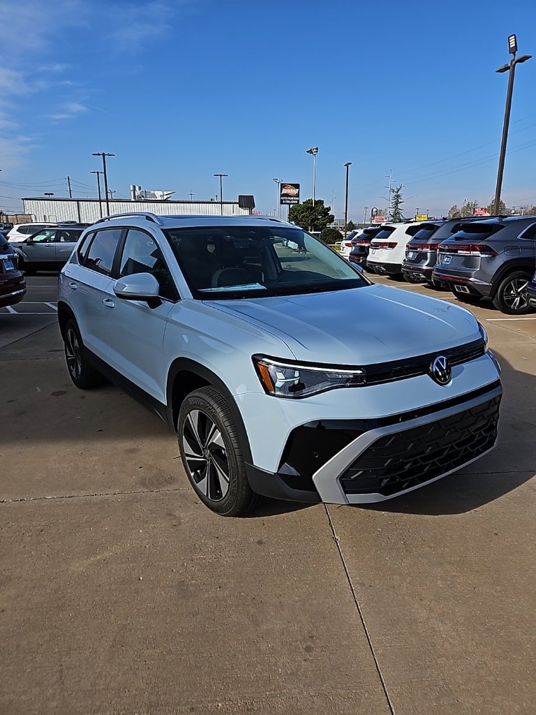 New 2026 Volkswagen Taos SE image 3