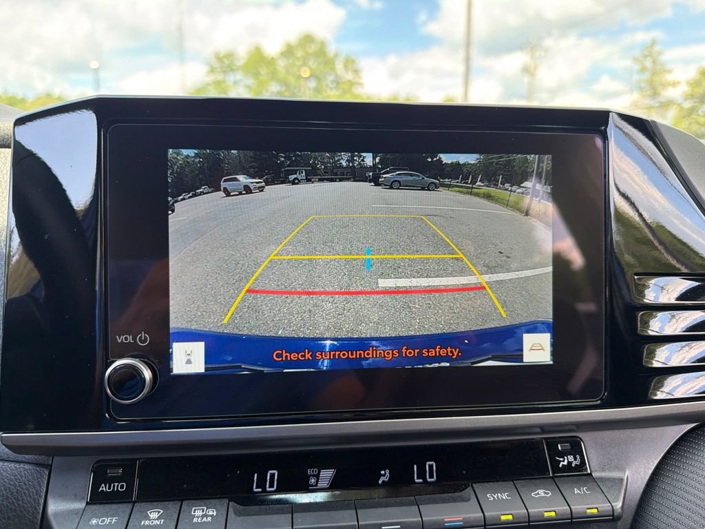 Used 2025 Toyota Camry SE w/ Convenience Package FWD image 11