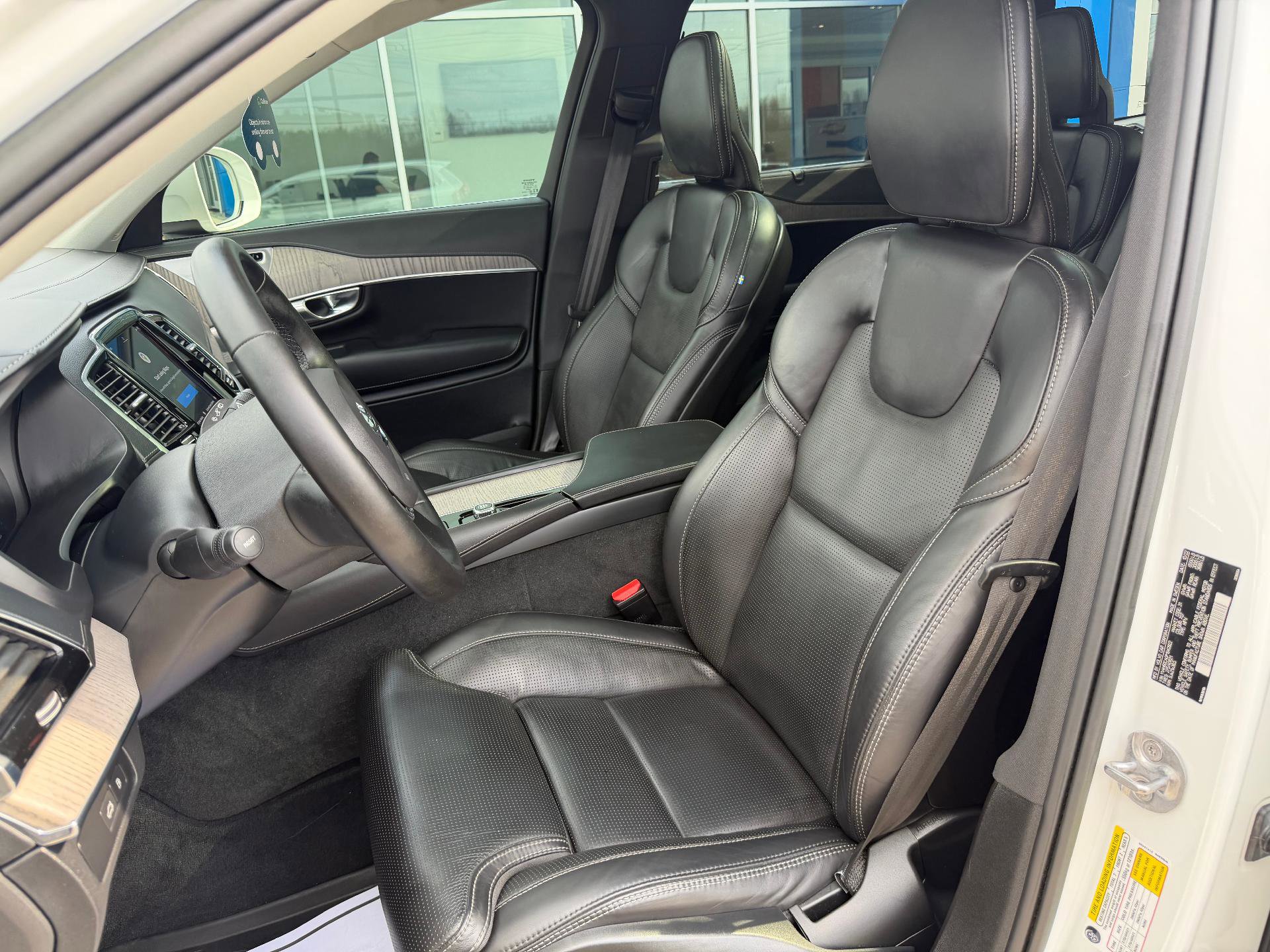 Used 2023 Volvo XC90 T8 Ultimate w/ Protection Package Premier image 18
