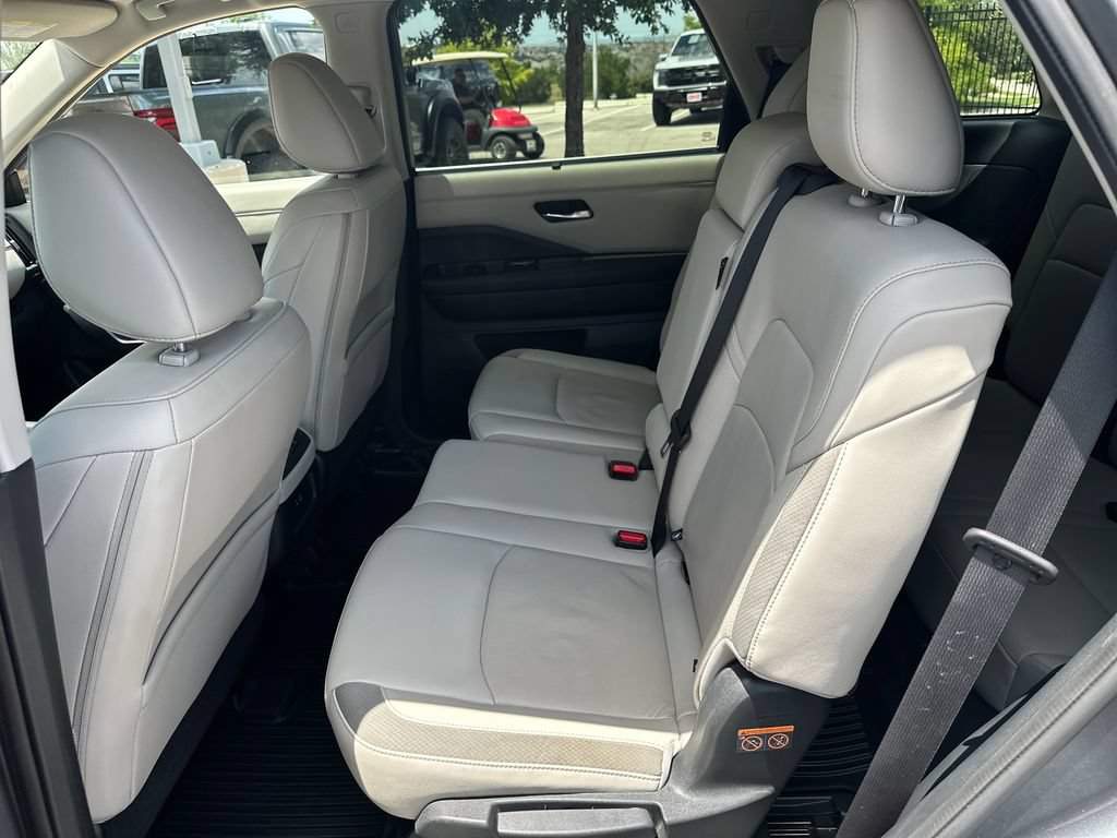 Used 2023 Nissan Pathfinder SL AWD/4WD image 34
