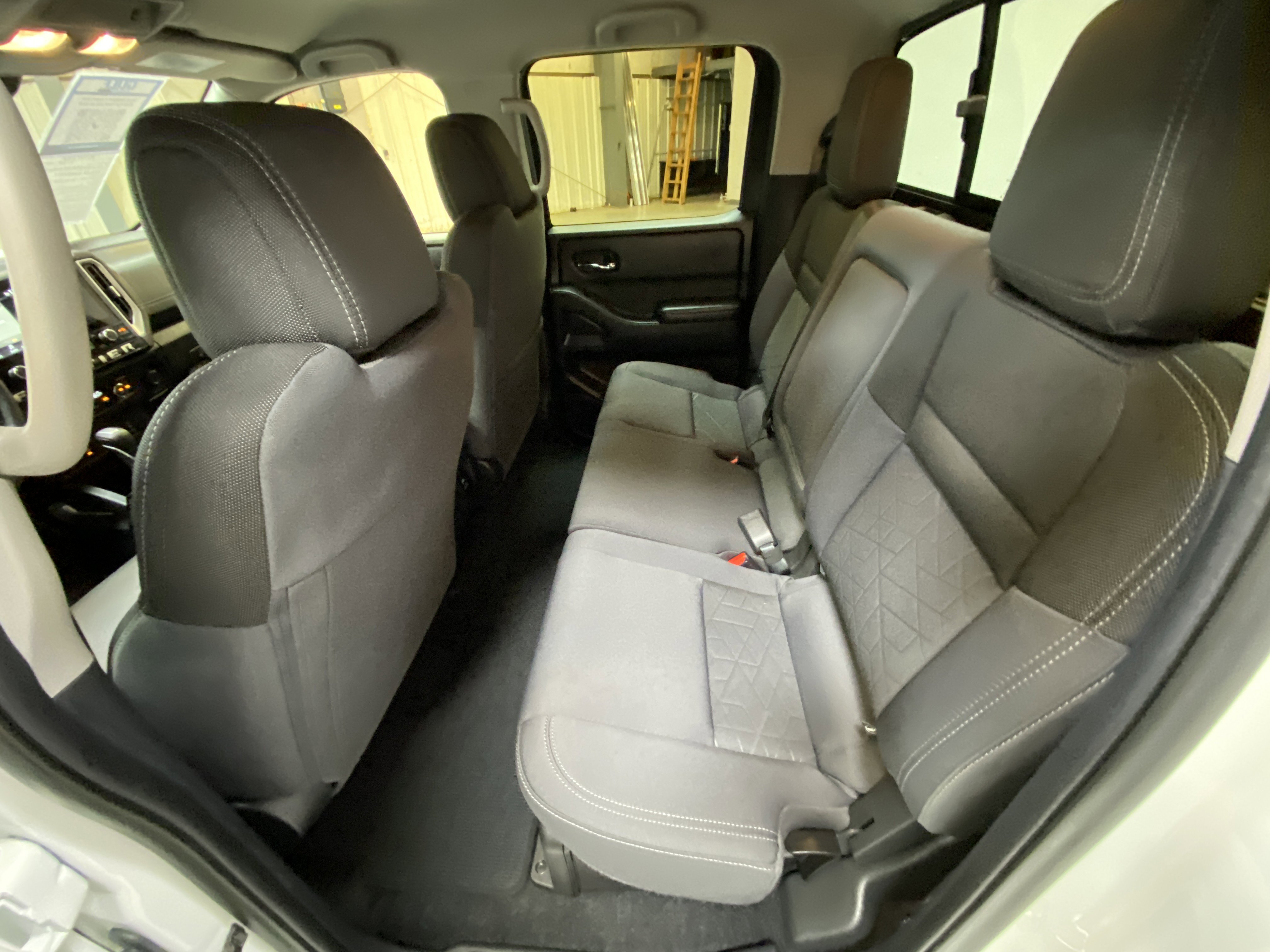 Used 2025 Nissan Frontier SV w/ SV Convenience Package image 22