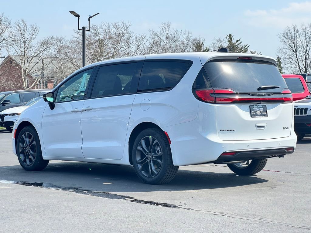 New 2026 Chrysler Pacifica Select image 5