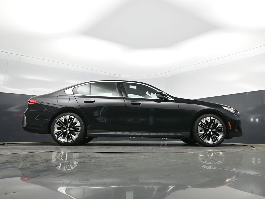 Certified 2025 BMW 530i image 43