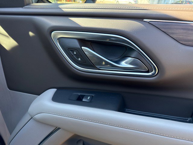 Used 2023 Chevrolet Suburban LT w/ Luxury Package image 46