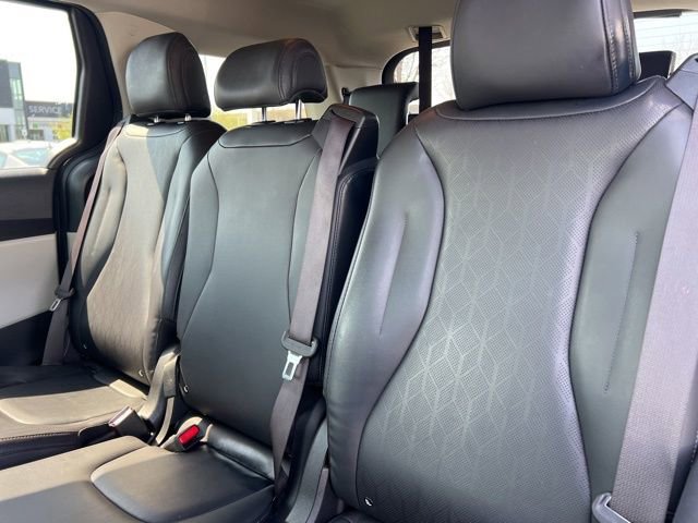Used 2024 Kia Carnival LX FWD image 30