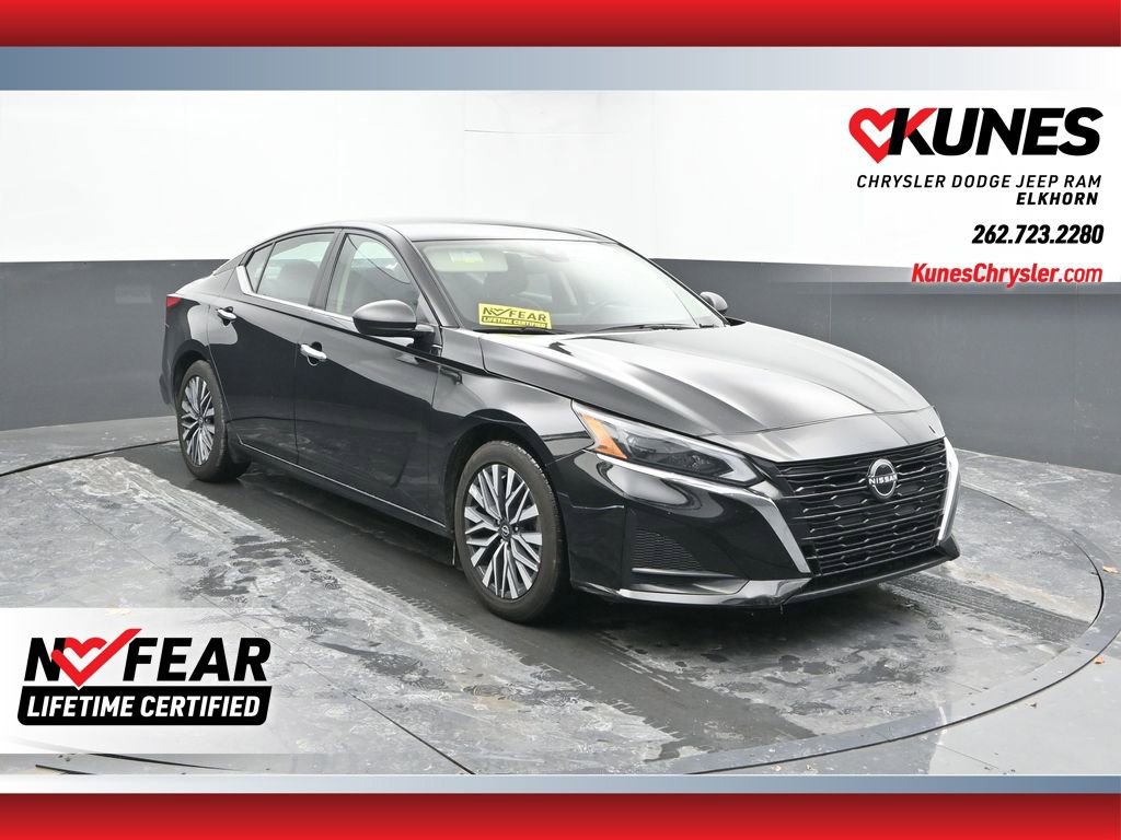 Used 2024 Nissan Altima 2.5 SV FWD image 1