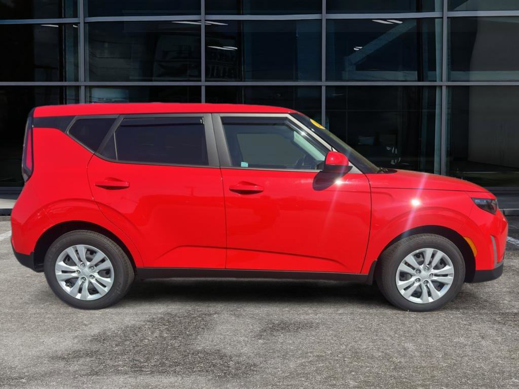 Used 2025 Kia Soul LX image 4