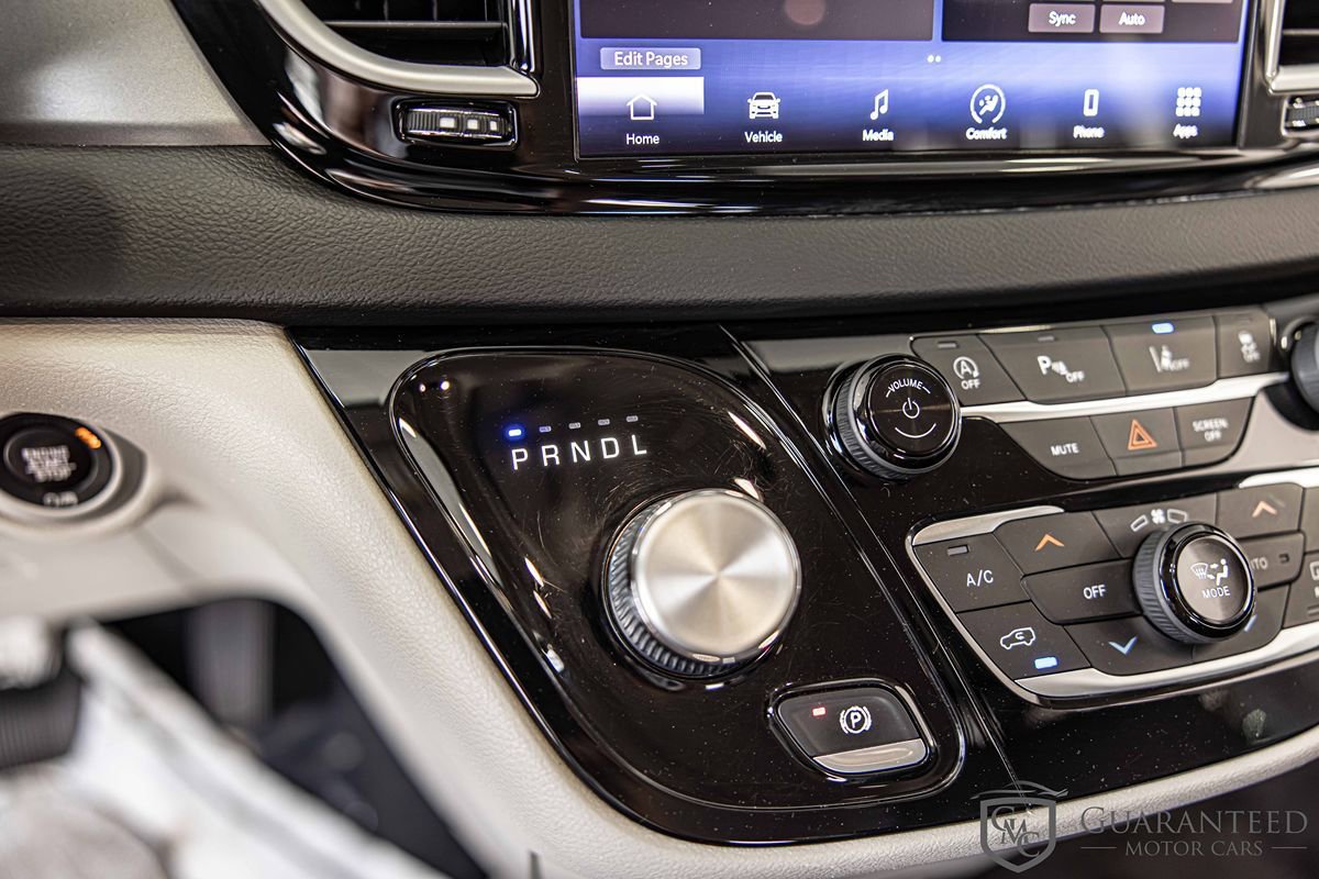 Used 2022 Chrysler Pacifica Touring-L FWD image 32