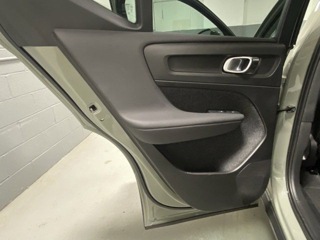 Certified 2024 Volvo XC40 B5 Plus w/ Protection Package Premier image 8