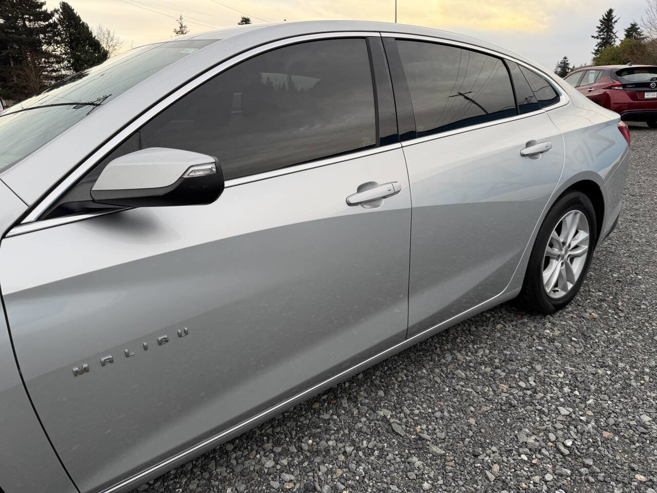 Used 2017 Chevrolet Malibu LT FWD image 11