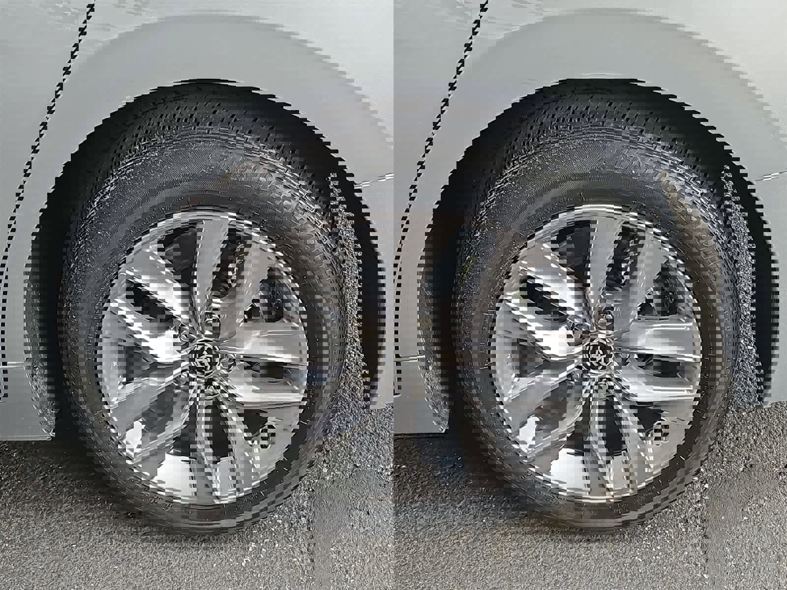 Used 2021 Toyota Avalon XLE w/ Carpet Mat Package (TMS) image 12