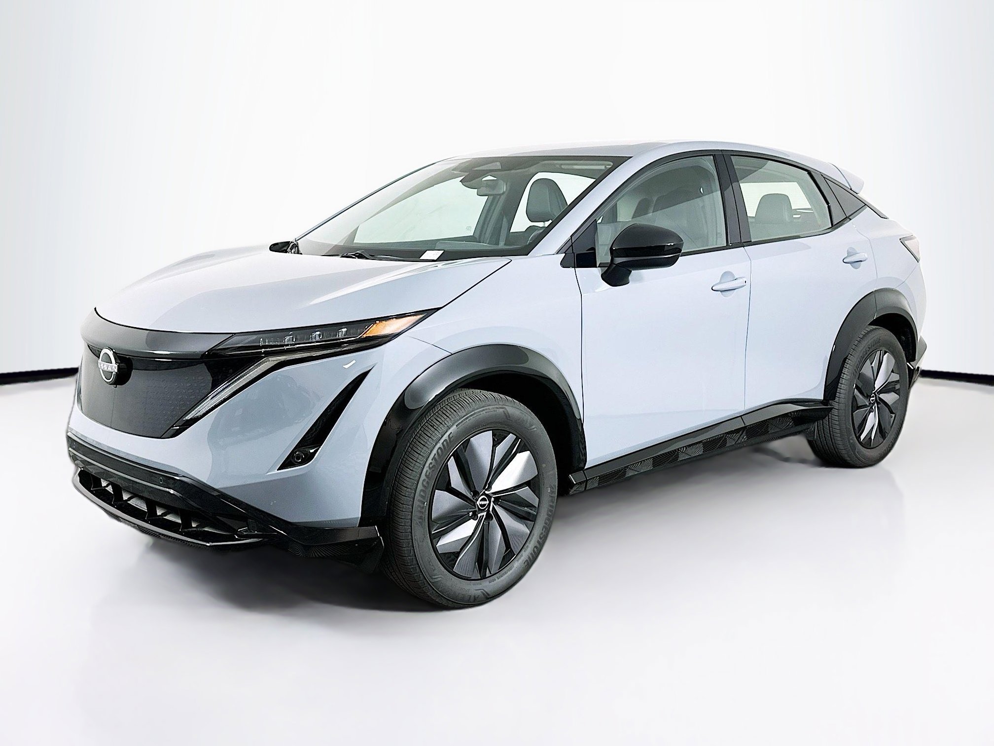 Used 2023 Nissan Ariya AWD image 3