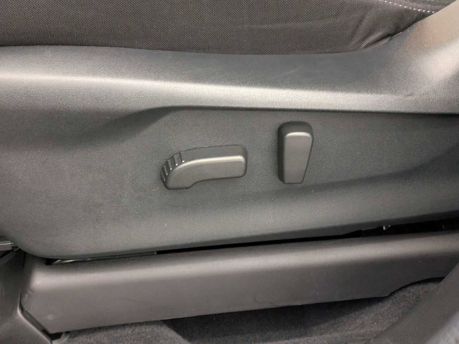 Used 2024 Subaru Ascent Premium w/ Convenience Package image 18