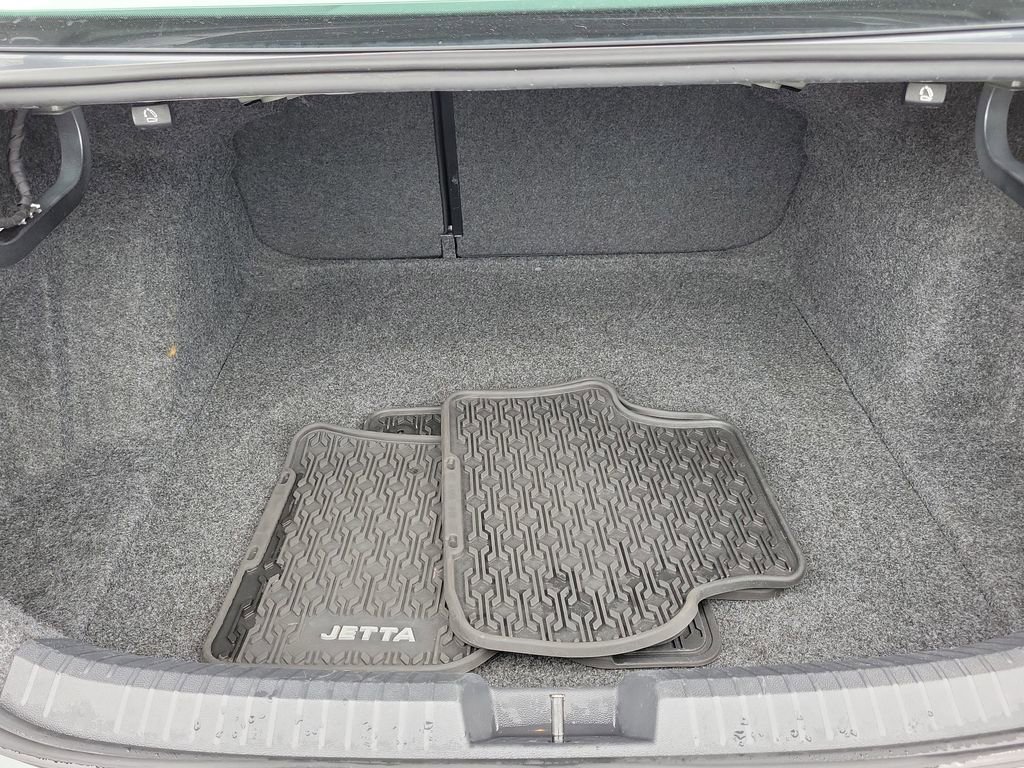 Used 2024 Volkswagen Jetta Sport image 7