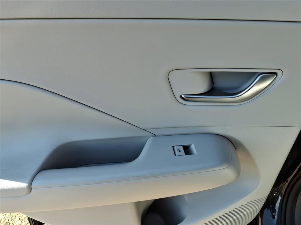 Used 2025 Hyundai Kona Limited image 11