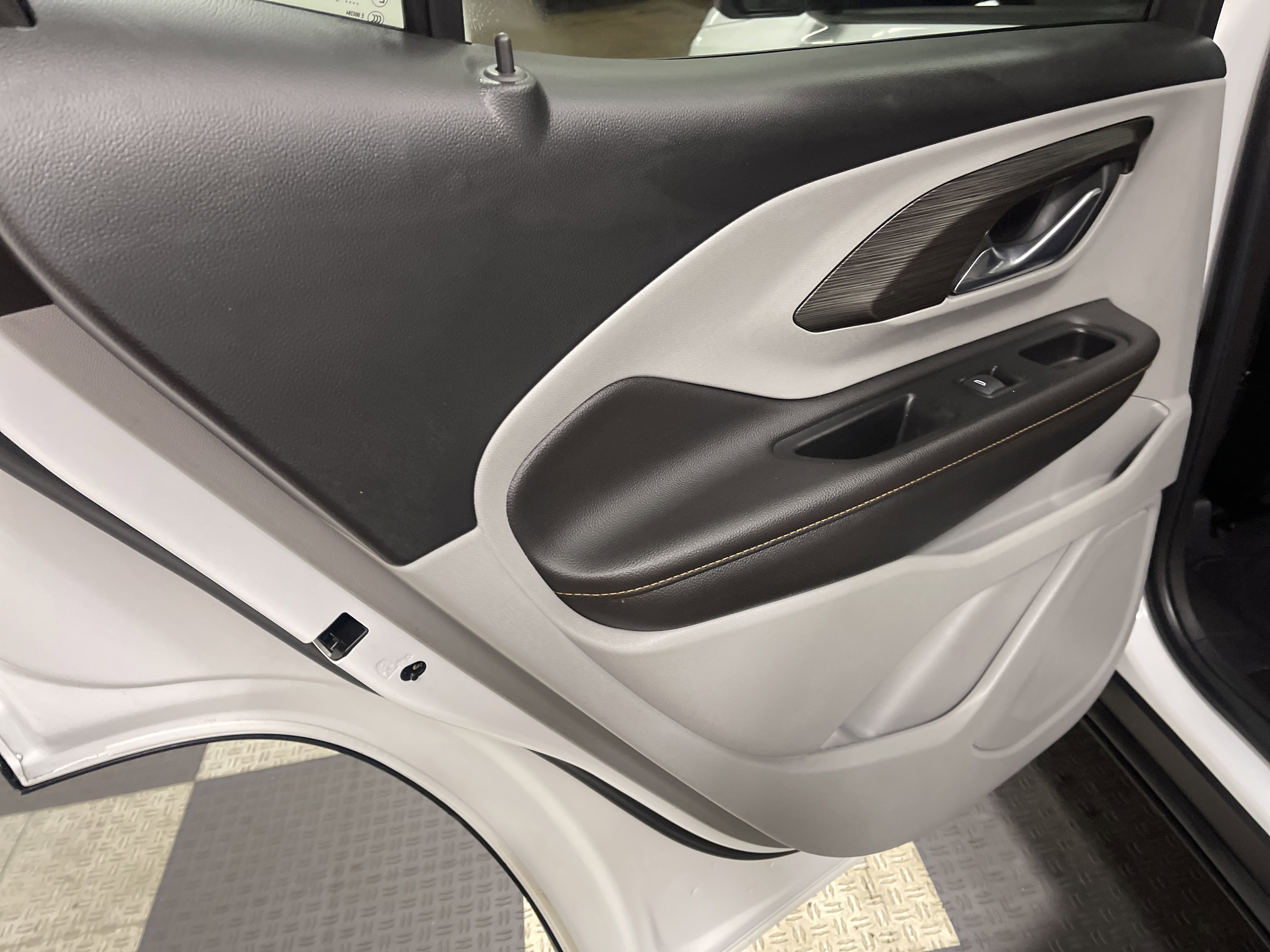 Used 2020 GMC Terrain SLT image 15