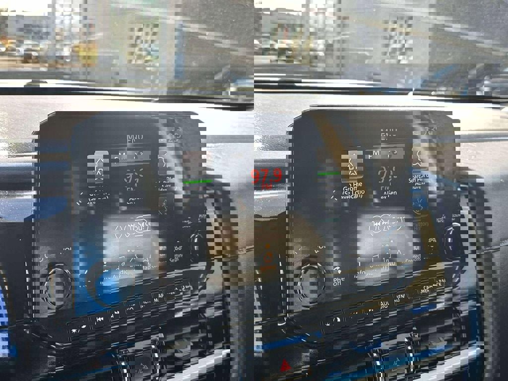 Certified 2023 Nissan Pathfinder SL w/ Lighting Package (N92) image 27