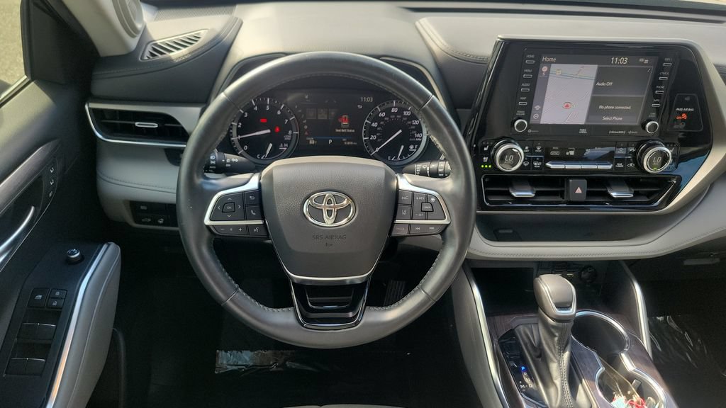 Certified 2021 Toyota Highlander Limited FWD image 12