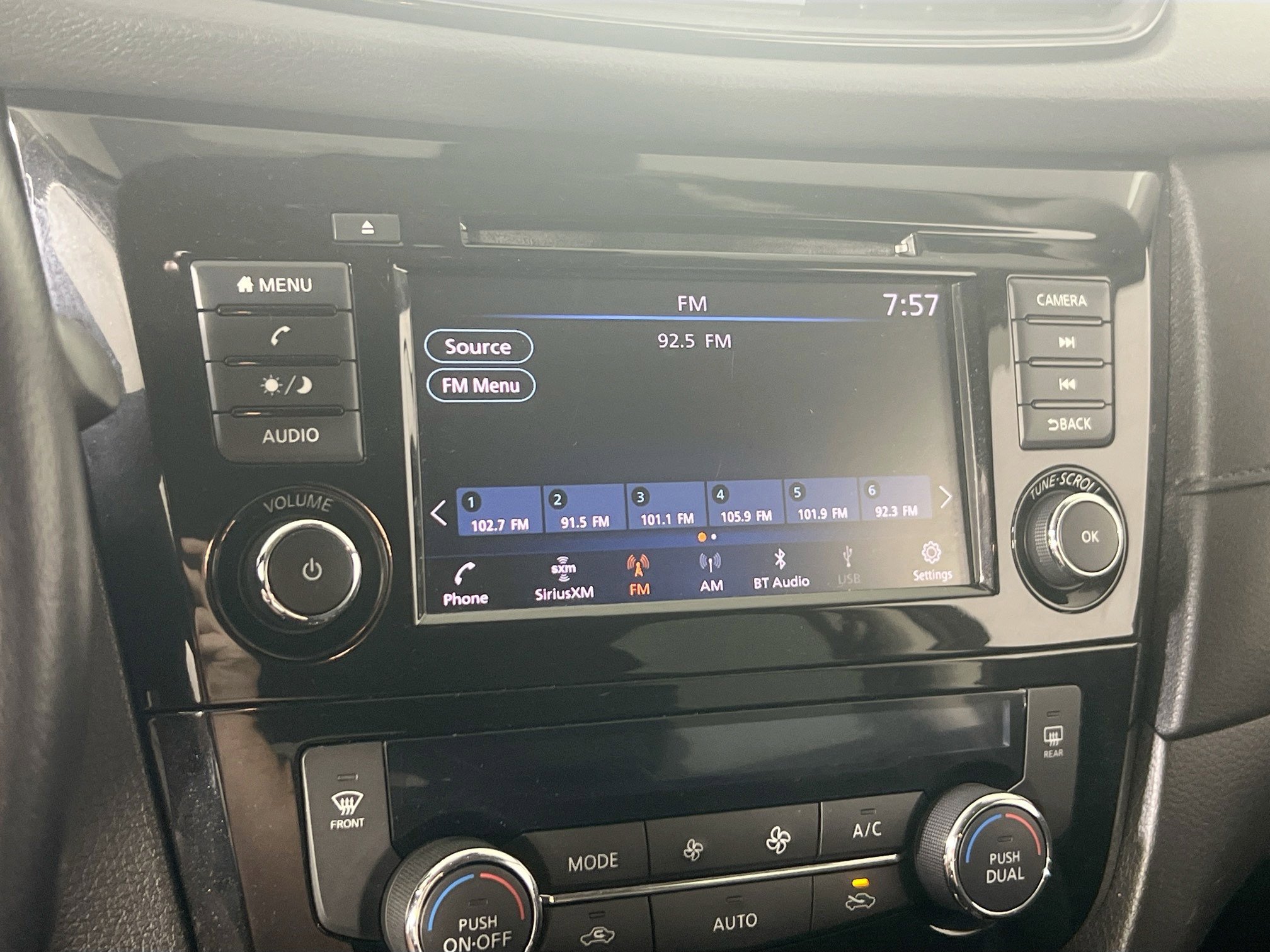 Used 2020 Nissan Rogue SV image 14