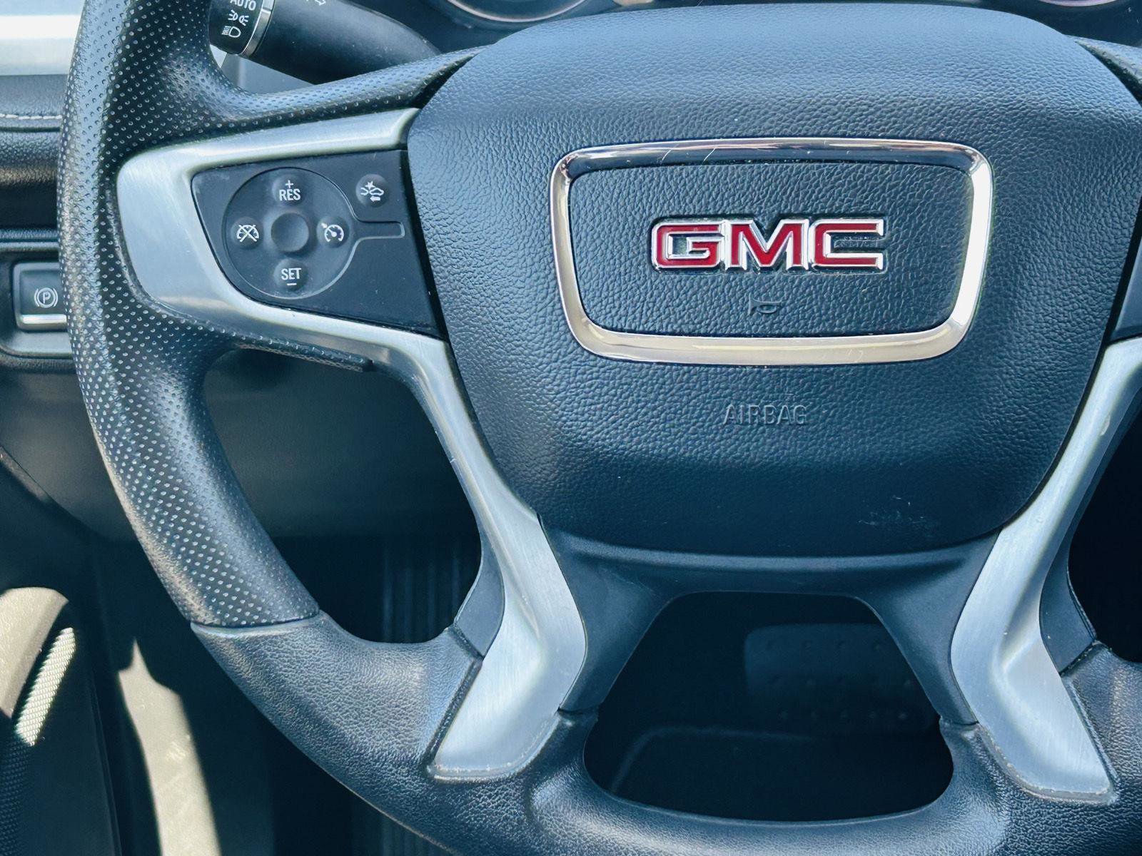 Used 2023 GMC Acadia SLE w/ Driver Convenience Package image 16