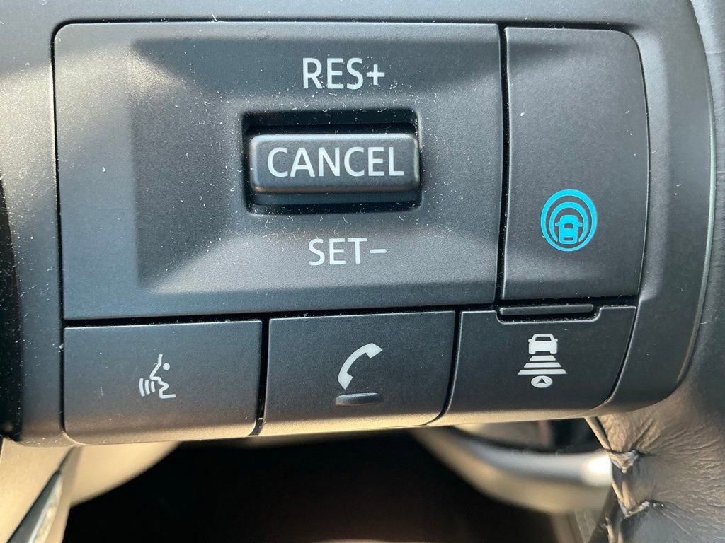 Used 2023 Nissan Pathfinder Platinum AWD/4WD image 18