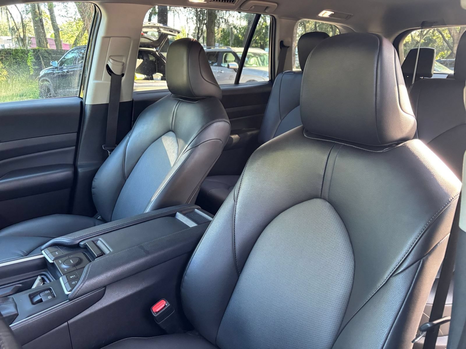 Used 2025 Toyota Grand Highlander FWD image 39