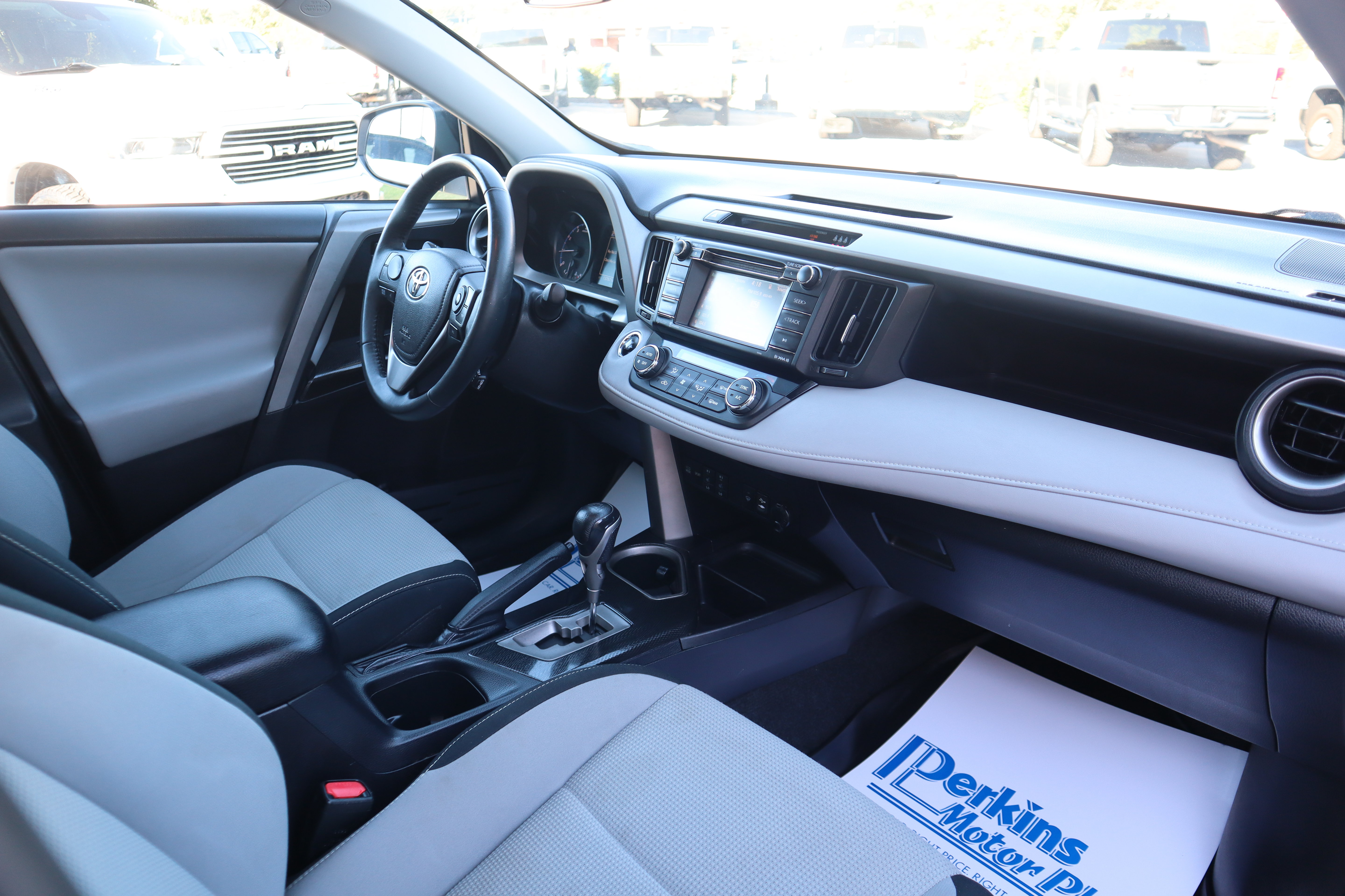 Used 2018 Toyota RAV4 XLE AWD/4WD image 28