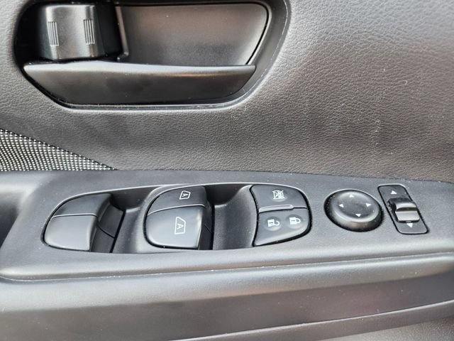 Used 2020 Nissan Kicks S FWD image 40