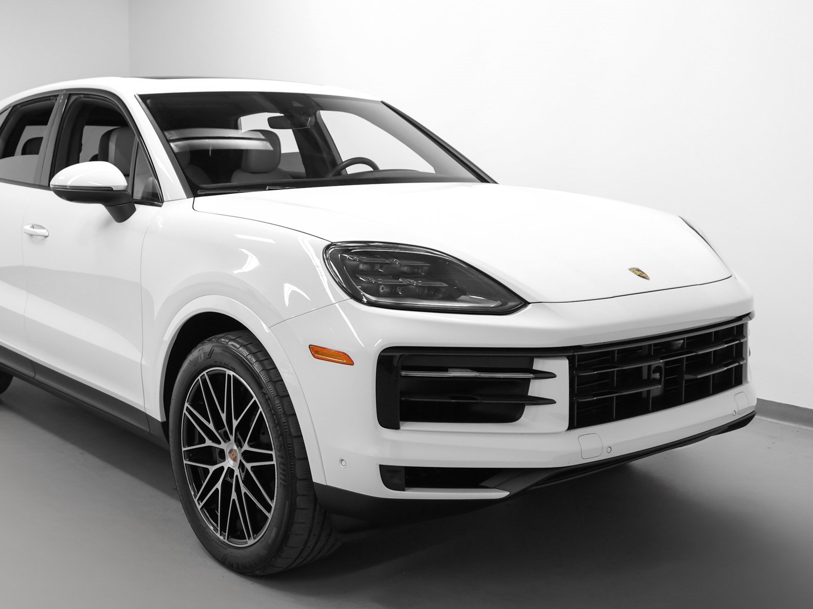 Used 2024 Porsche Cayenne image 9