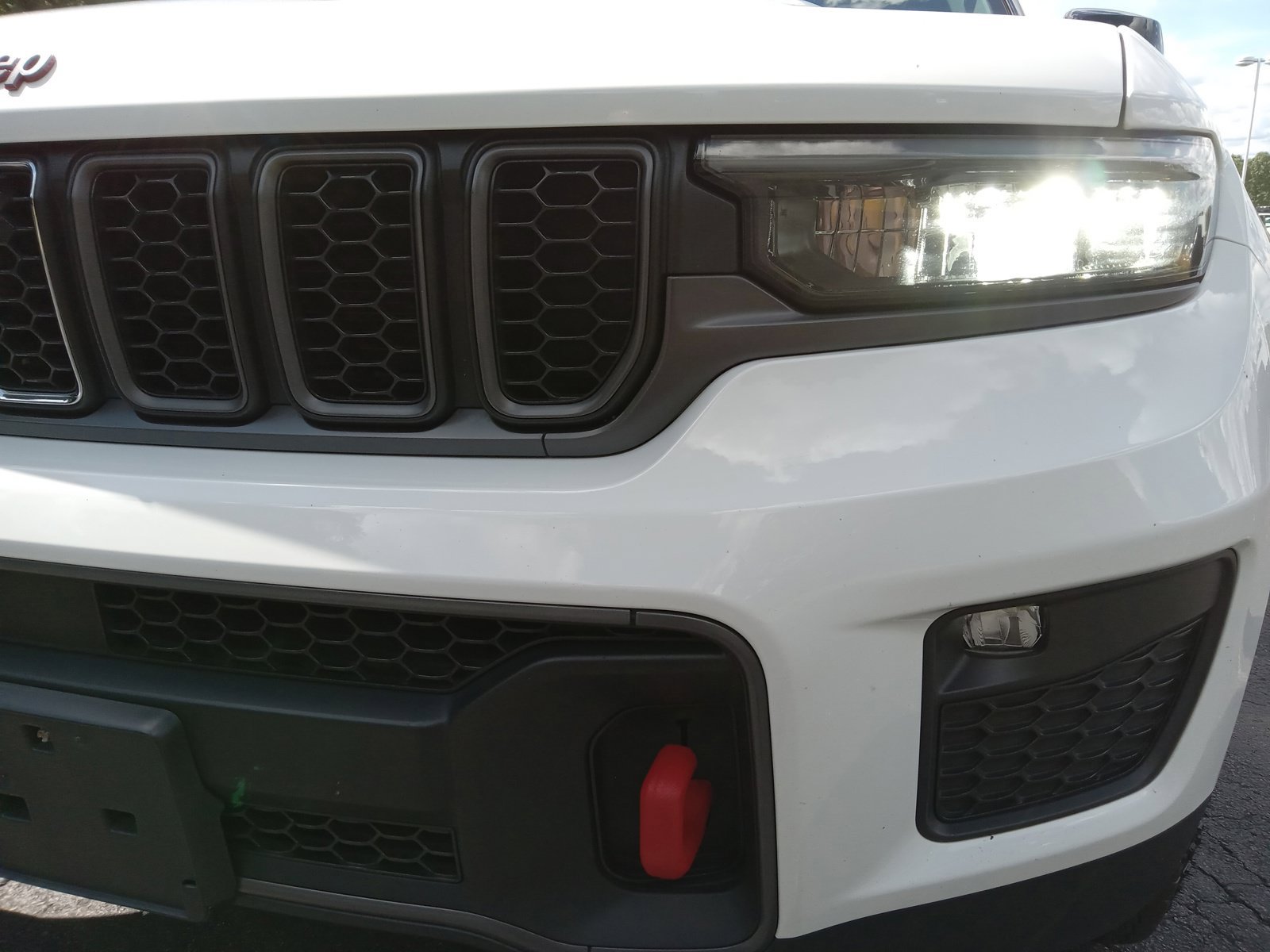 Used 2022 Jeep Grand Cherokee Trailhawk AWD/4WD image 8