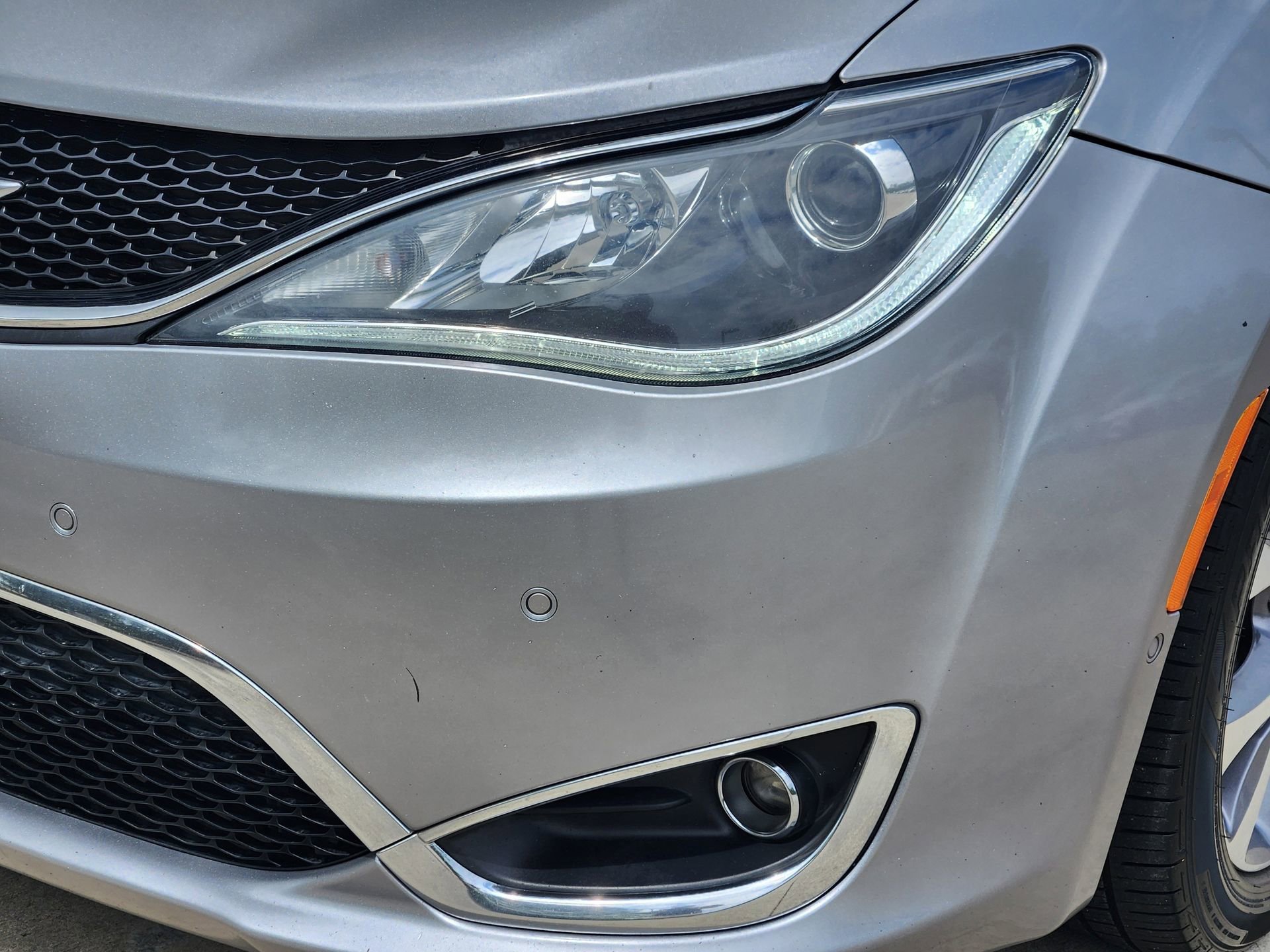 Used 2019 Chrysler Pacifica Limited w/ Tire & Wheel Group image 10