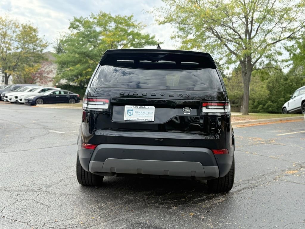 Used 2017 Land Rover Discovery SE image 12