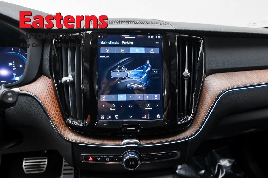 Used 2023 Volvo XC60 B5 Plus image 12