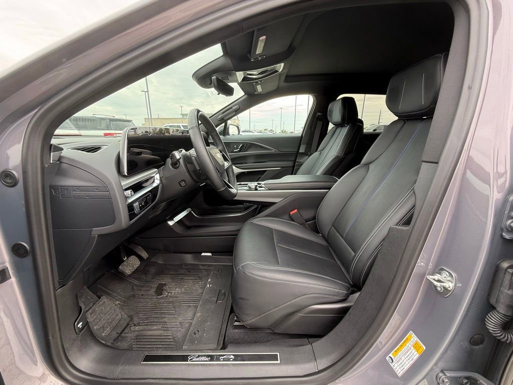 Certified 2025 Cadillac Lyriq Luxury w/ LPO, Floor Liner Package AWD/4WD image 30