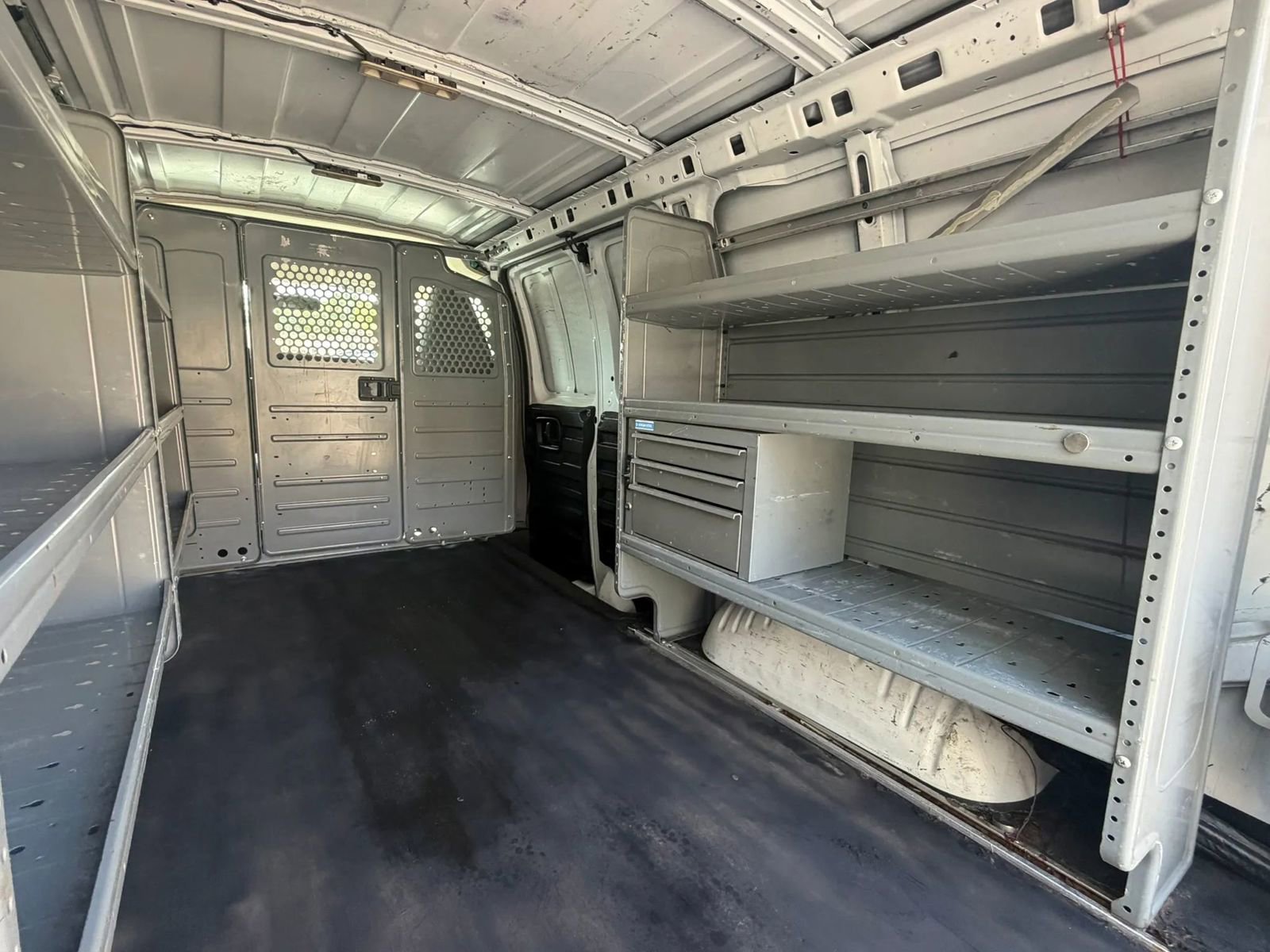 Used 2018 Chevrolet Express 2500 image 10