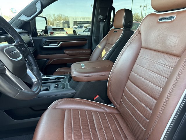 Used 2024 GMC Sierra 3500 Denali Ultimate AWD/4WD image 5