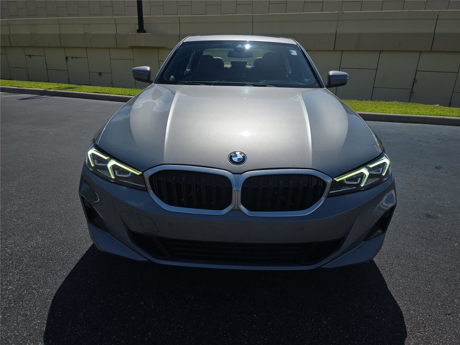 Certified 2023 BMW 330i Sedan RWD image 2