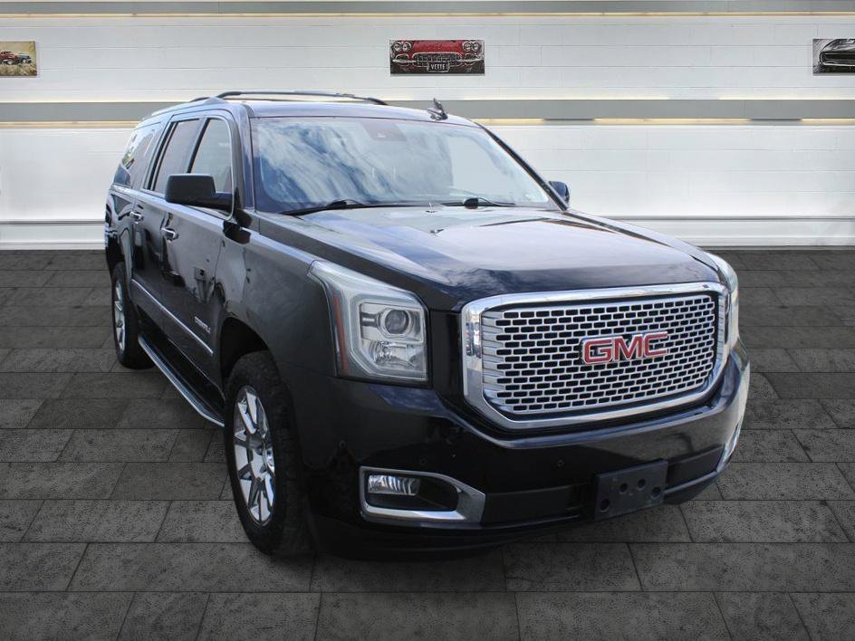 Used 2016 GMC Yukon XL Denali image 1