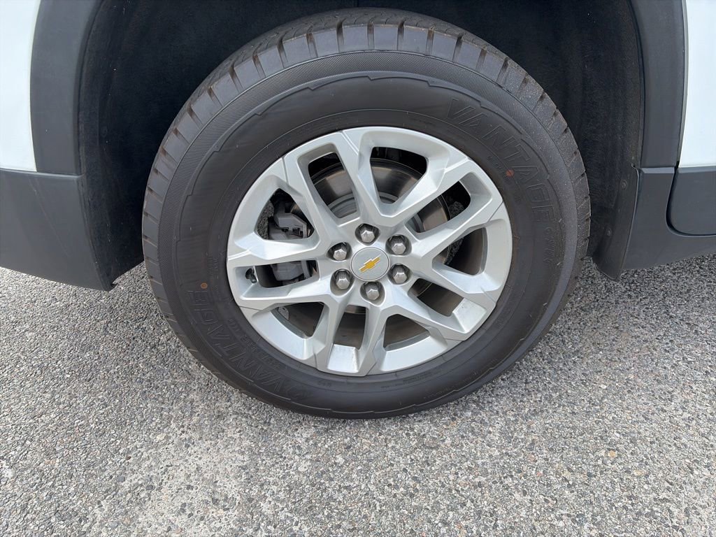 Used 2021 Chevrolet Traverse LT image 8