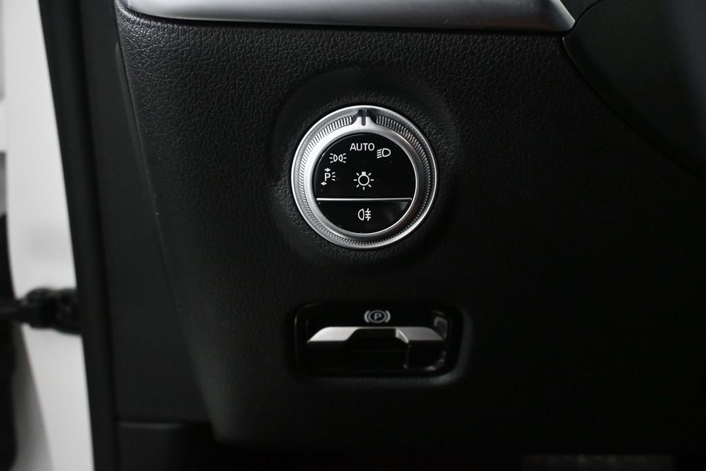 Certified 2025 Mercedes-Benz C 300 Sedan image 9
