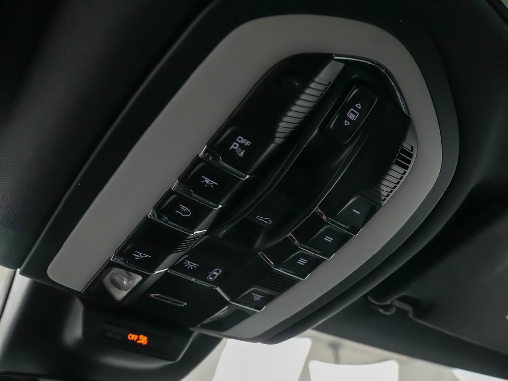 Certified 2025 Porsche Macan S image 28