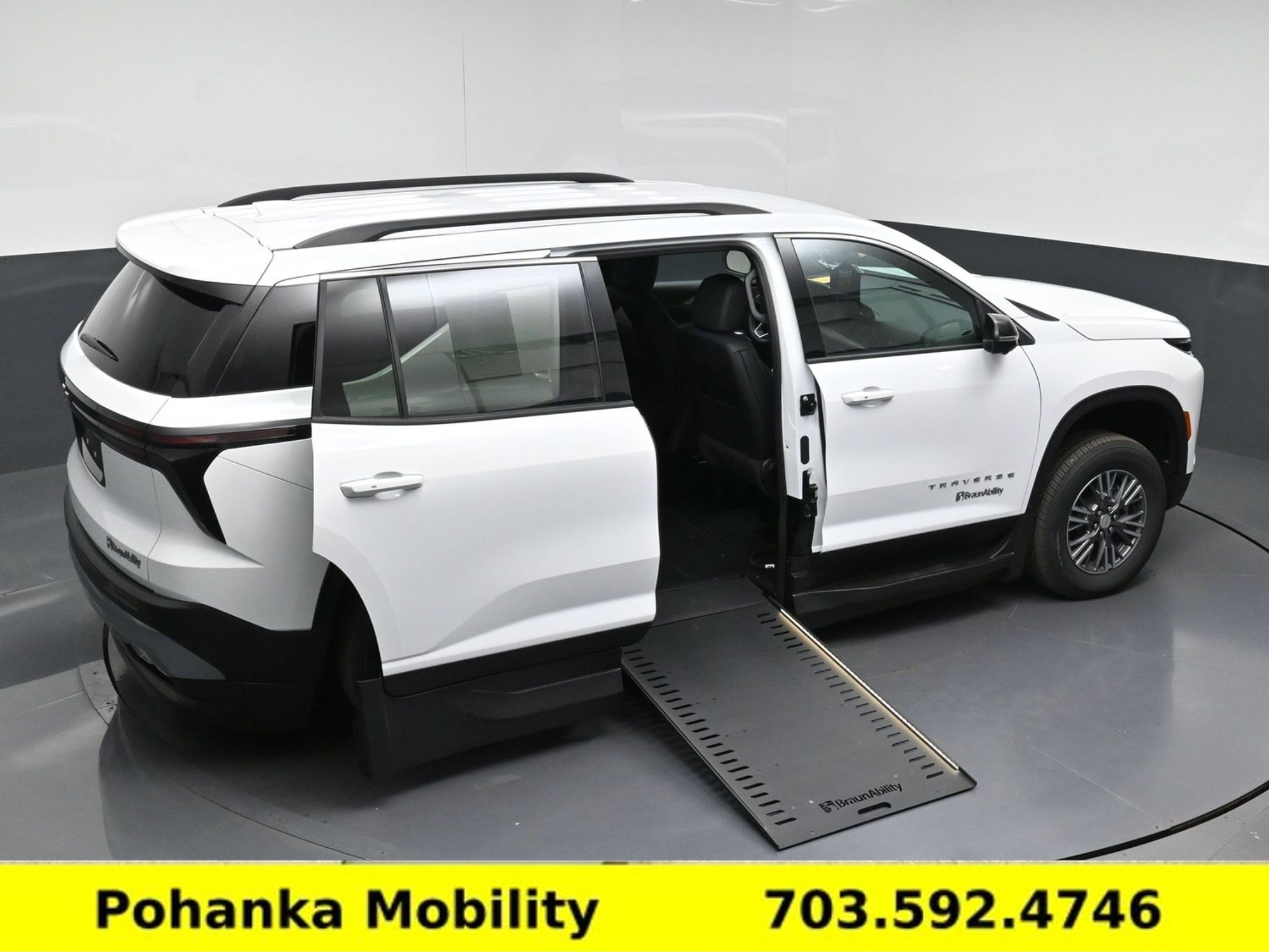 Used 2026 Chevrolet Traverse LT w/ Driver Confidence Package FWD image 25