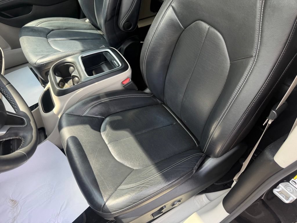 Used 2022 Chrysler Pacifica Touring-L AWD/4WD image 14