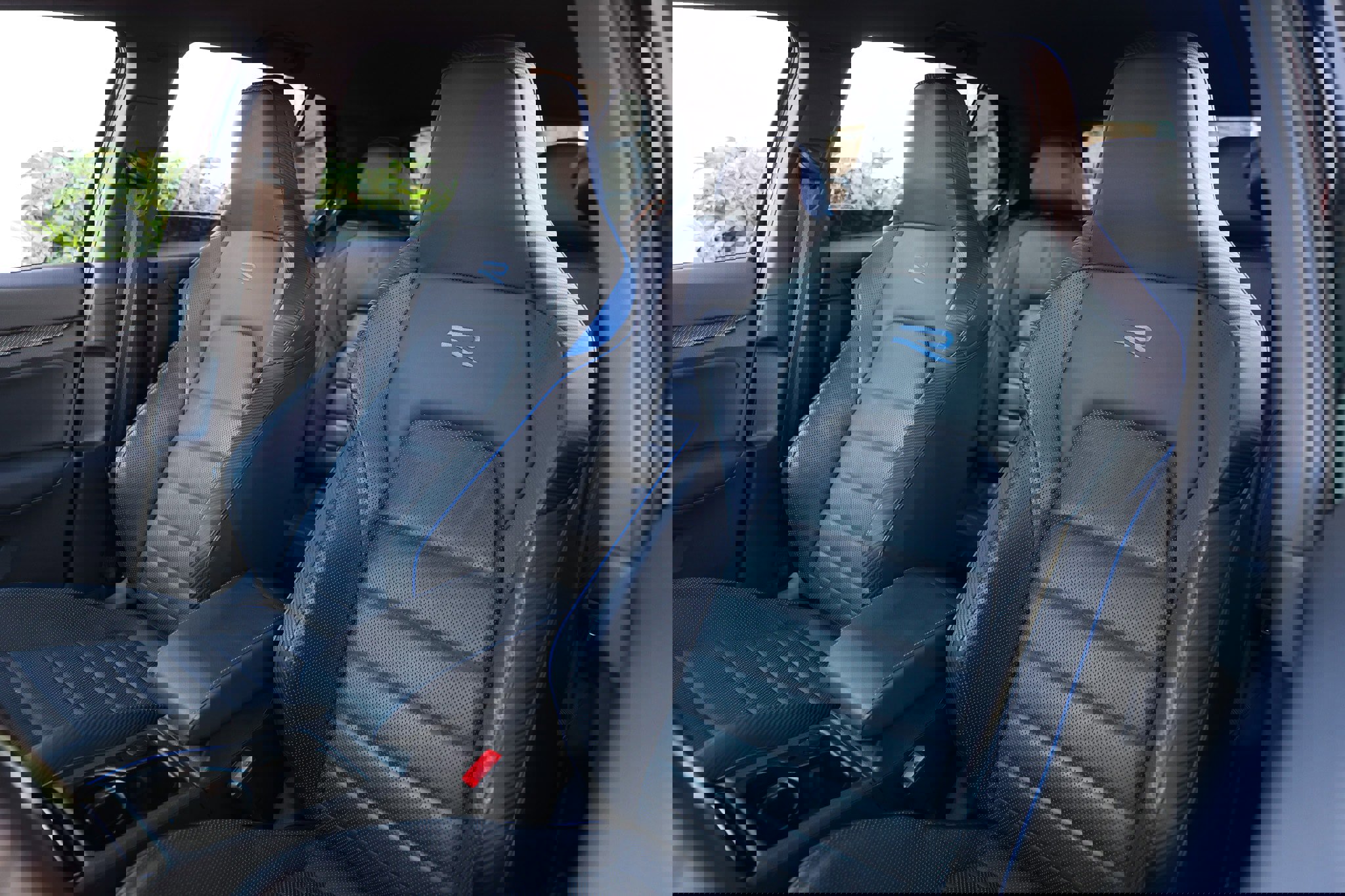 Used 2023 Volkswagen Golf R image 9