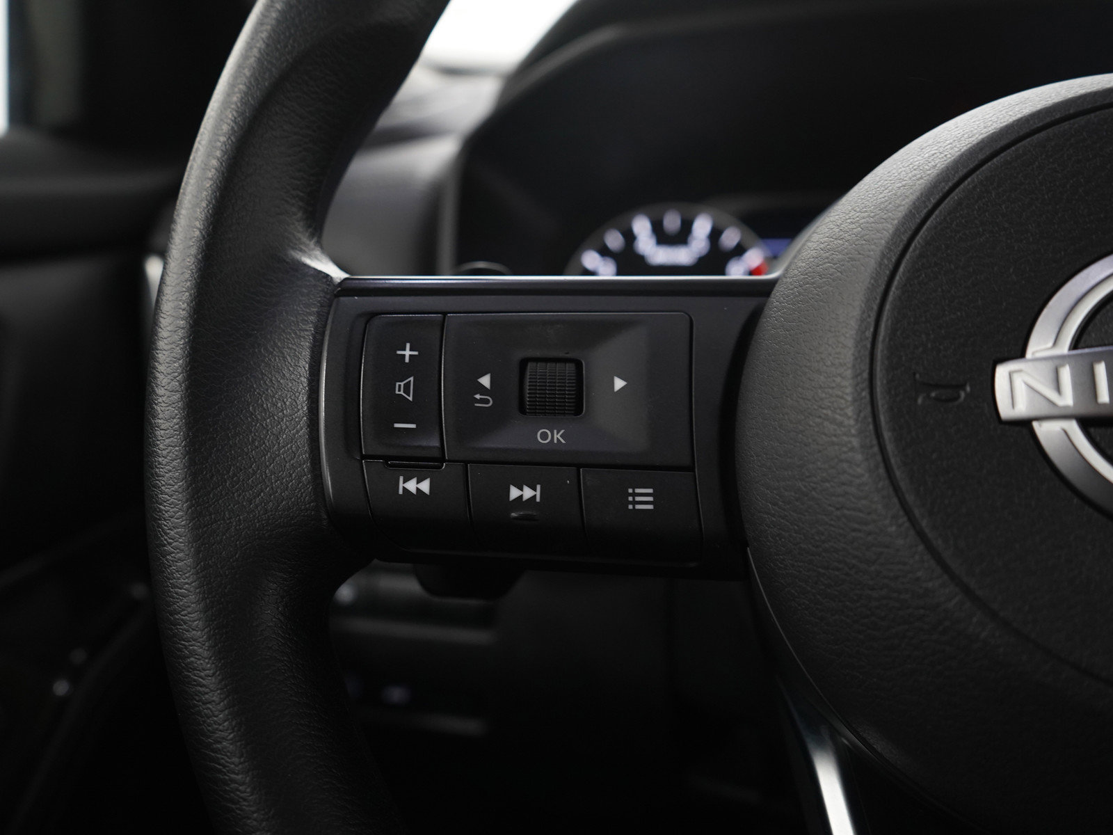 Used 2024 Nissan Rogue SV AWD/4WD image 26
