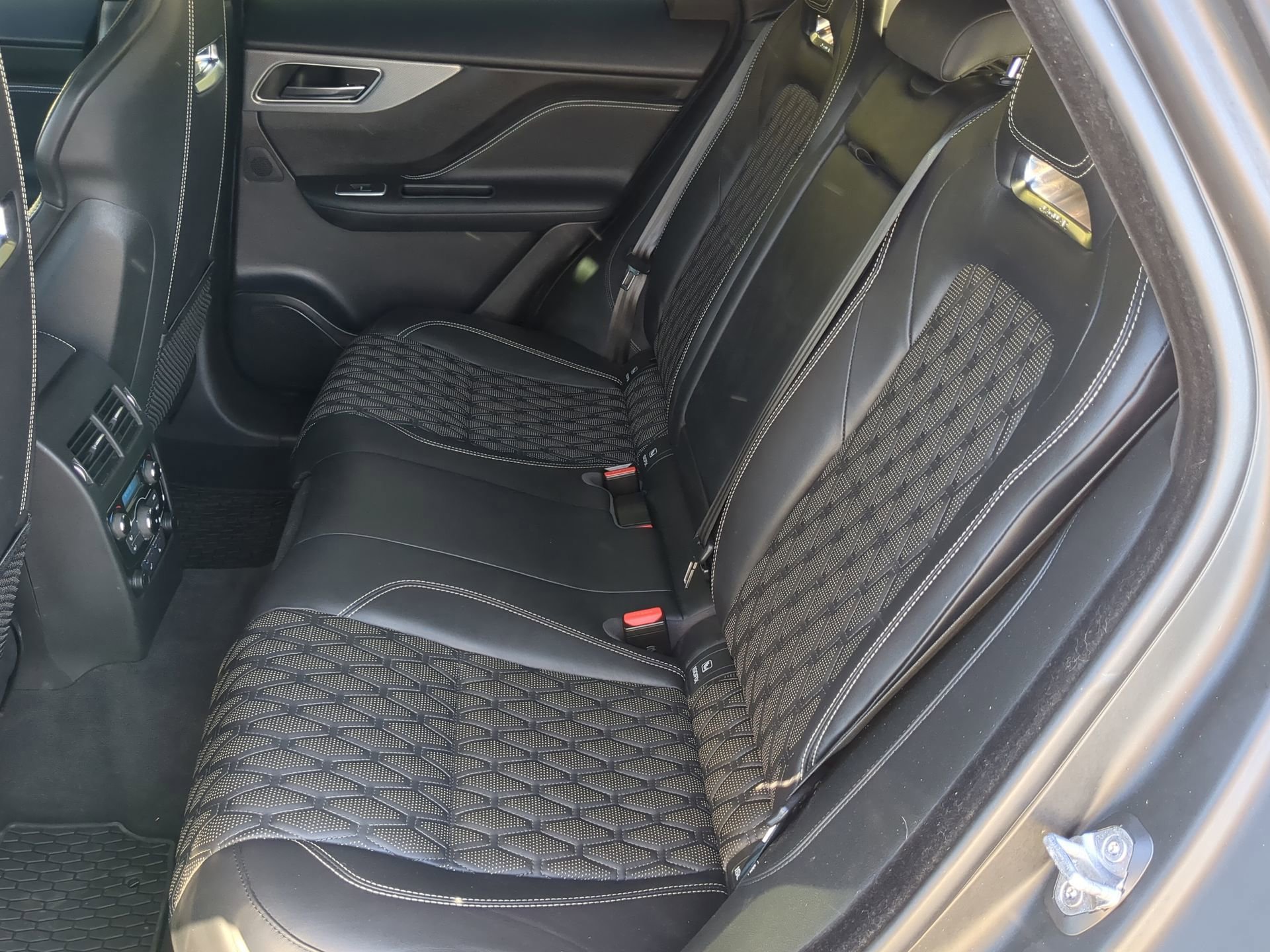 Used 2020 Jaguar F-PACE SVR image 46